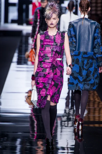 Look 16
